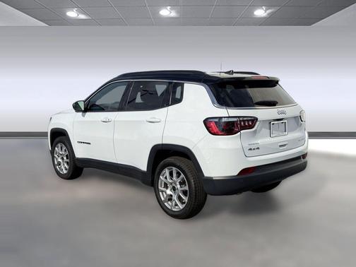Bright White Clearcoat 2025 Jeep Compass Limited
