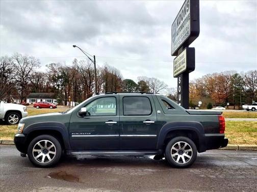 Photo 2 of 24 of 2013 Chevrolet Avalanche LTZ