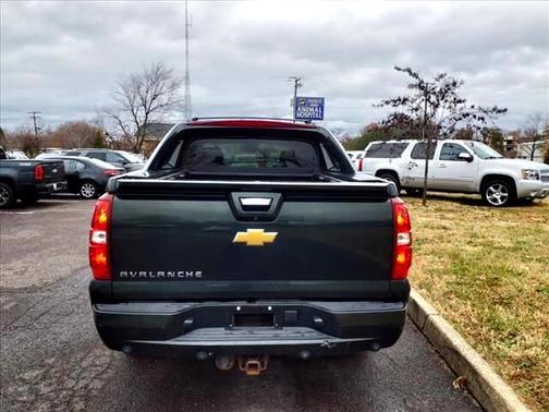 Photo 4 of 24 of 2013 Chevrolet Avalanche LTZ