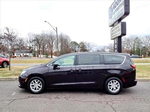 Photo 2 of 22 of 2017 Chrysler Pacifica Touring