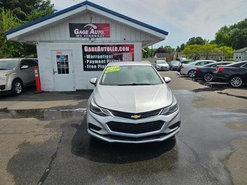 Silver 2018 Chevrolet Cruze LT