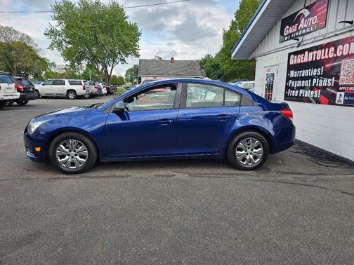 Blue 2013 Chevrolet Cruze LS