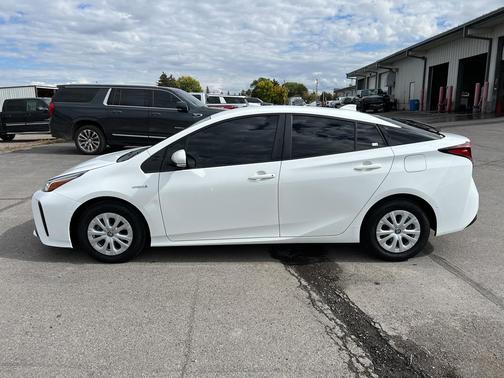 2021 Toyota Prius LE