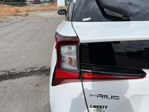 2021 Toyota Prius LE