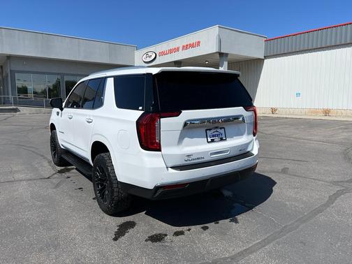 2023 GMC Yukon SLT