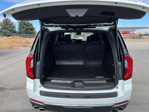 2025 GMC Yukon XL 4WD AT4