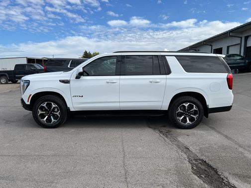 2025 GMC Yukon XL 4WD AT4