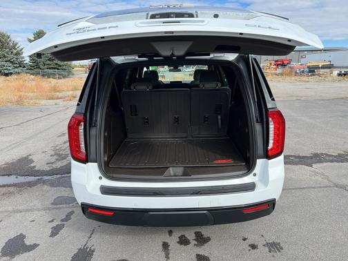 2022 GMC Yukon XL SLE