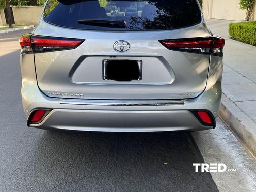 Photo 3 of 16 of 2022 Toyota Highlander Platinum