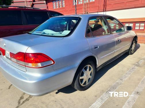 Photo 4 of 10 of 2002 Honda Accord LX