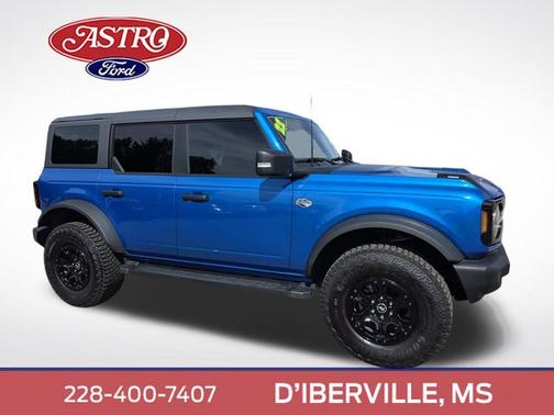 VELOCITY BLUE METALLIC 2022 Ford Bronco WILDTRAK