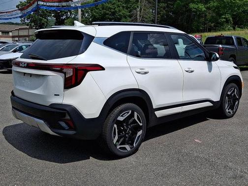 Snow White Pearl 2024 Kia Seltos SX