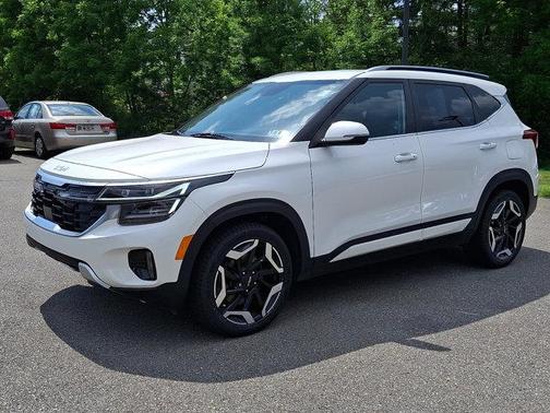 Snow White Pearl 2024 Kia Seltos SX