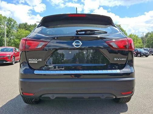 Magnetic Black 2019 Nissan Rogue Sport SV