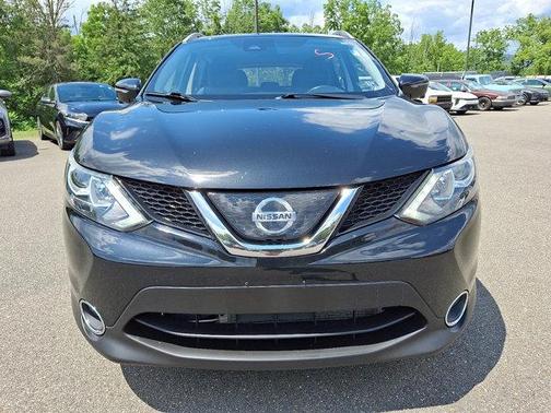 Magnetic Black 2019 Nissan Rogue Sport SV