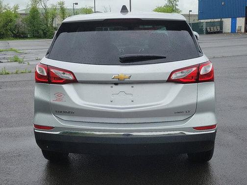 Silver Ice Metallic 2021 Chevrolet Equinox 1LT