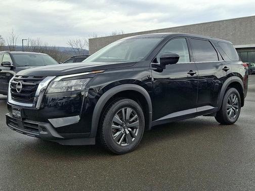 Black 2024 Nissan Pathfinder S