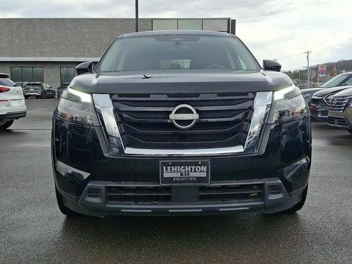 Black 2024 Nissan Pathfinder S