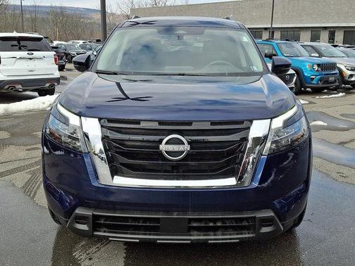 Deep Ocean Blue 2025 Nissan Pathfinder SV