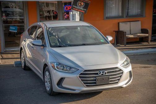 2018 Hyundai ELANTRA SE