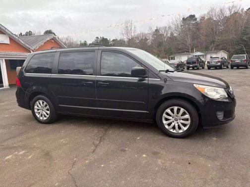 2012 Volkswagen Routan SE