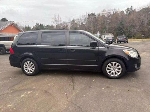 2012 Volkswagen Routan SE