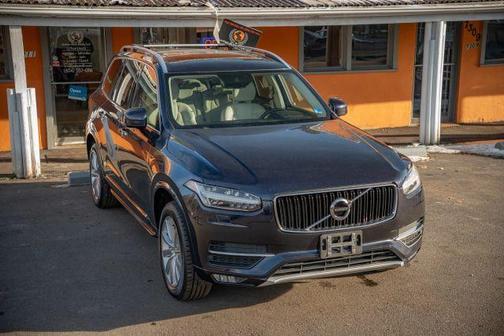 2016 Volvo XC90 T6 Momentum