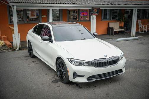 2019 BMW 330 i
