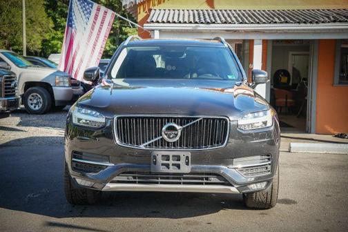 2017 Volvo XC90 T6 Momentum