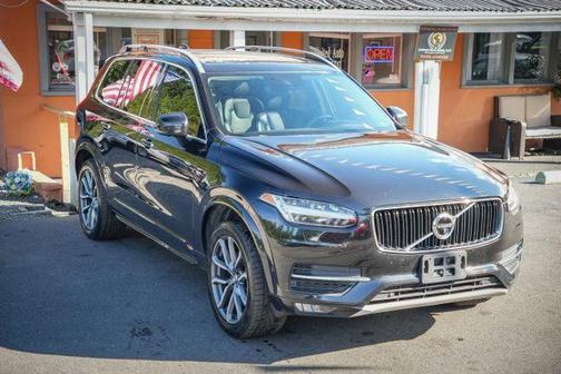 2017 Volvo XC90 T6 Momentum