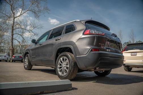 Gray 2019 Jeep Cherokee Latitude Plus