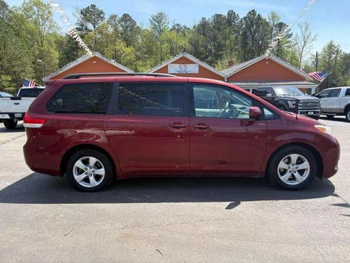 2011 Toyota Sienna LE