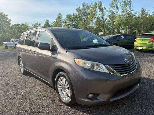 2011 Toyota Sienna XLE