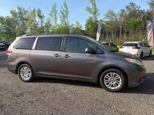 2011 Toyota Sienna XLE