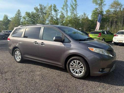 2011 Toyota Sienna XLE