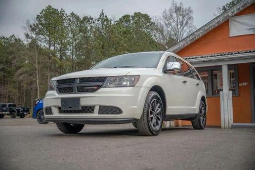 White 2018 Dodge Journey SE