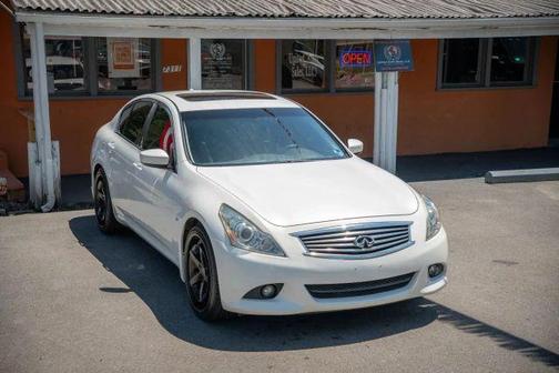 Moonlight White 2015 INFINITI Q40 Base