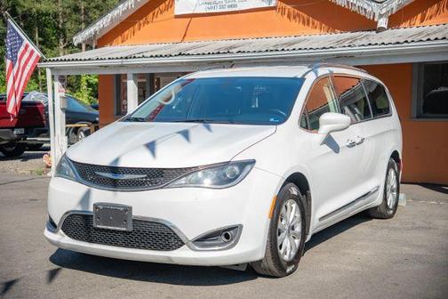 White 2019 Chrysler Pacifica Touring-L