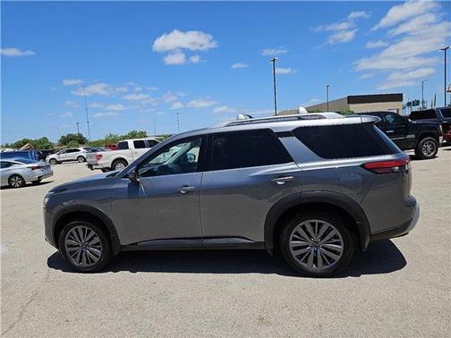 2023 Nissan Pathfinder SL