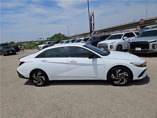 2025 Hyundai ELANTRA HEV SEL Sport
