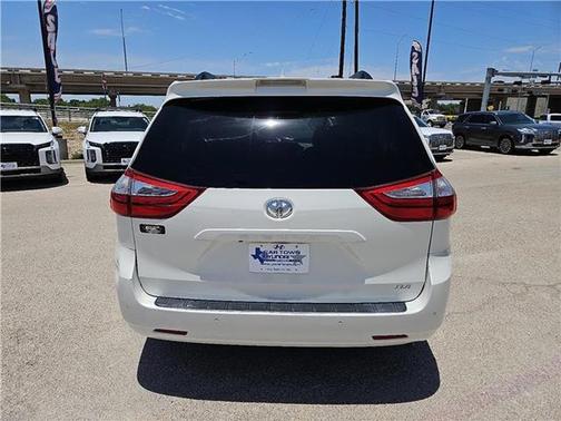 2018 Toyota Sienna XLE Auto Access Seat