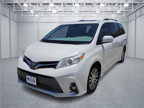 2018 Toyota Sienna XLE Auto Access Seat