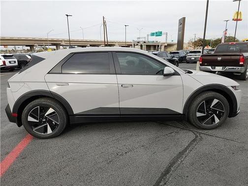 2026 Hyundai IONIQ 5 SE