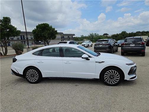 2025 Hyundai SONATA Hybrid SEL