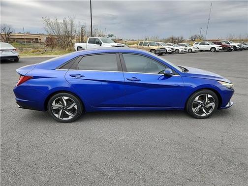 2022 Hyundai ELANTRA Limited