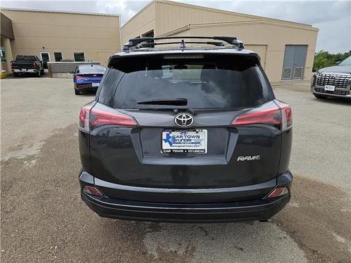 2018 Toyota RAV4 SE