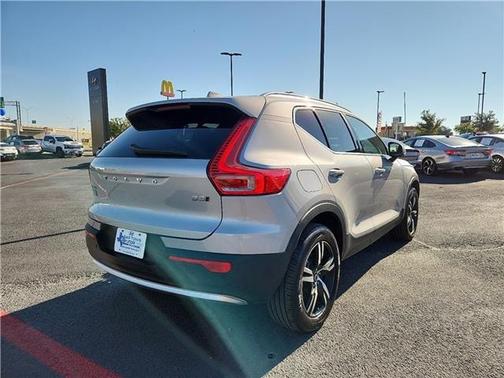 2024 Volvo XC40 B5 Core Bright Theme