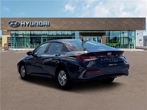 Black 2026 Hyundai ELANTRA SE