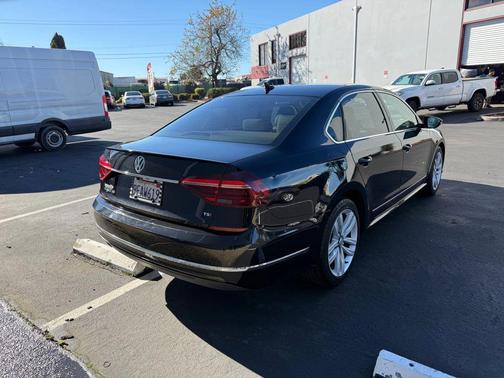 2017 Volkswagen Passat 1.8T SE w/Technology