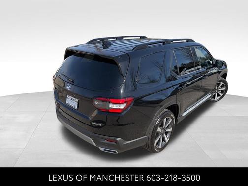 Crystal Black Pearl 2025 Honda Pilot Touring 8-Passenger